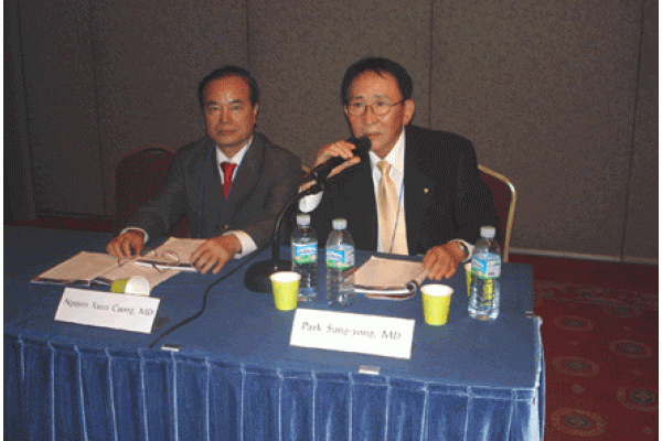 GS, TS Nguyễn Xuân Cương đang chủ tọa tại hội nghị quốc tế ở Hàn Quốc 2007